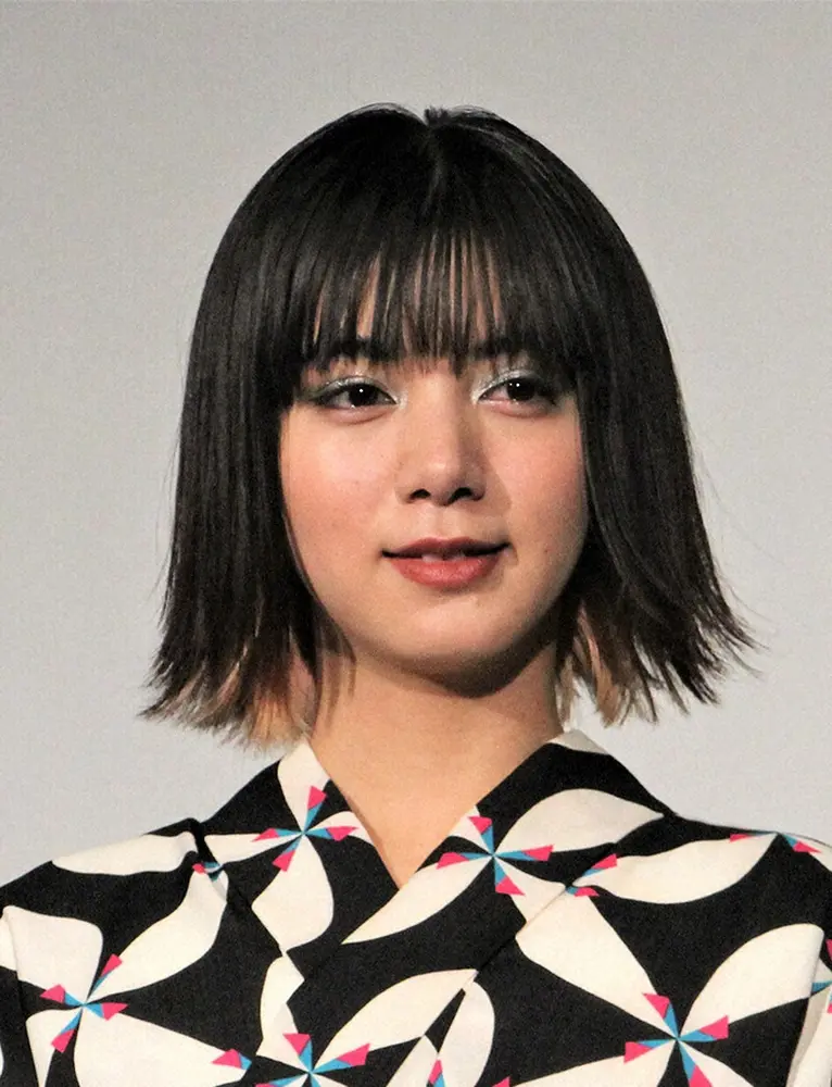 池田エライザ　24歳最後の日に“美脚ショット”披露　ファンからは「やっぱスタイル抜群」の声