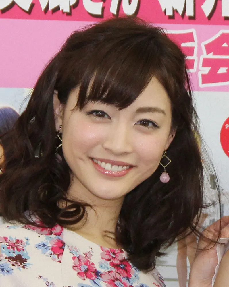 新井恵理那アナ　肩に愛鳥を乗せた自撮りを披露　「美しい」「こんな可愛い写真を観れるとは」の声