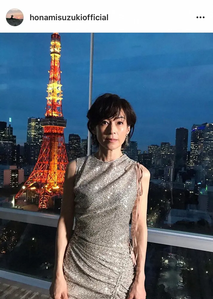 【画像・写真】鈴木保奈美　“まるでドラマ”な東京タワーとの美ショットに「東京ラブストーリー見たくなってきた」