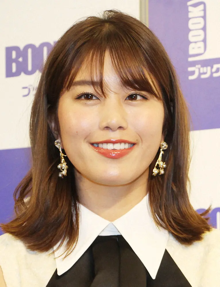 稲村亜美　“青汁衣装”でのスマイルショット披露に「グリーンが似合うね」「良い笑顔」「美しい」