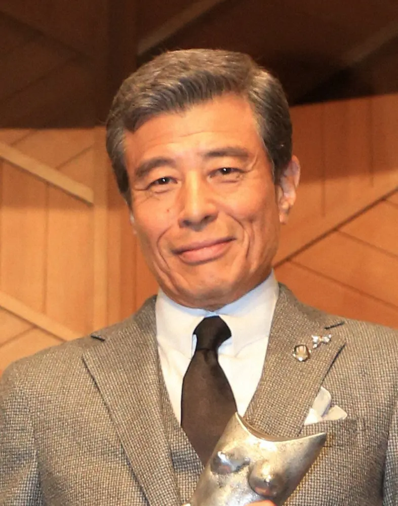 舘ひろし　千葉工大卒業していた、51年かけて　学位記授与式にも出席