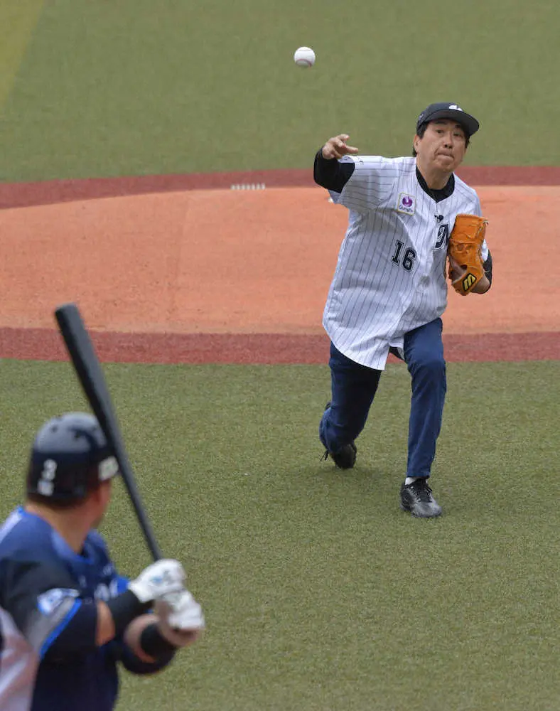 石橋貴明、朗希デビュー戦での始球式！「最高の気持ち」　球速は「148.4（イシバシ）」キロ？