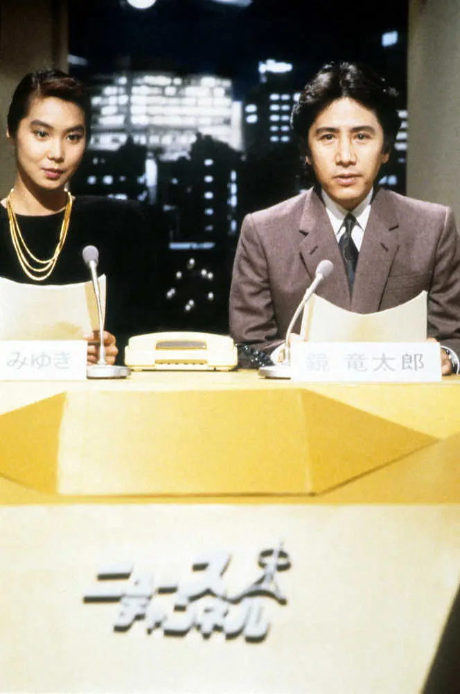 【画像・写真】1987年のTBSドラマ「パパはニュースキャスター」の田村正和さん（右）と浅野温子（C）TBS