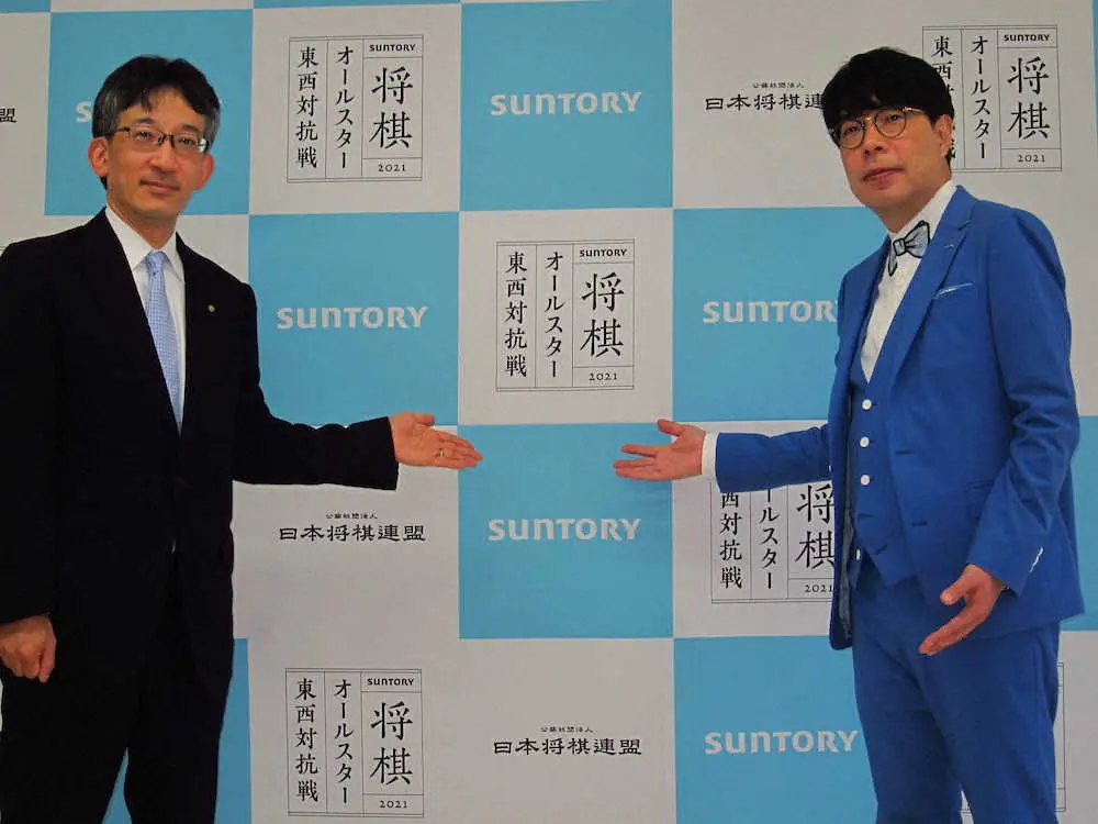 将棋のSUNTORYオールスター東西対抗戦2021開催を発表した日本将棋連盟・佐藤康光会長（左）とサントリー食品インターナショナル・和田龍夫執行役員