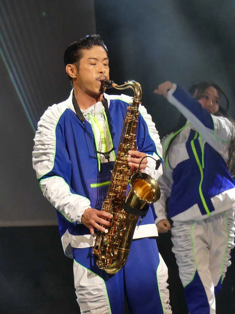 EXILE・MATSU「感謝」のセルフプロデュース公演、サックス演奏も披露