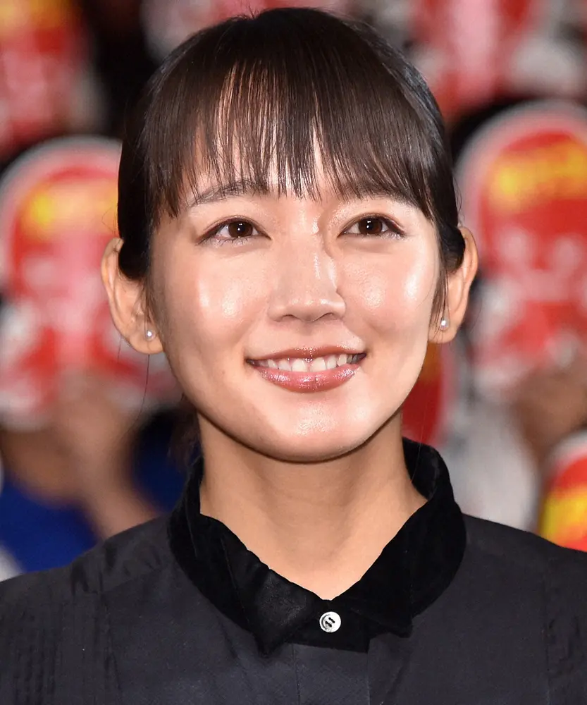 【画像・写真】吉岡里帆　大竹しのぶとの腕組み“親友”ショットを公開「親子みたいでいい写真」「良い表情」