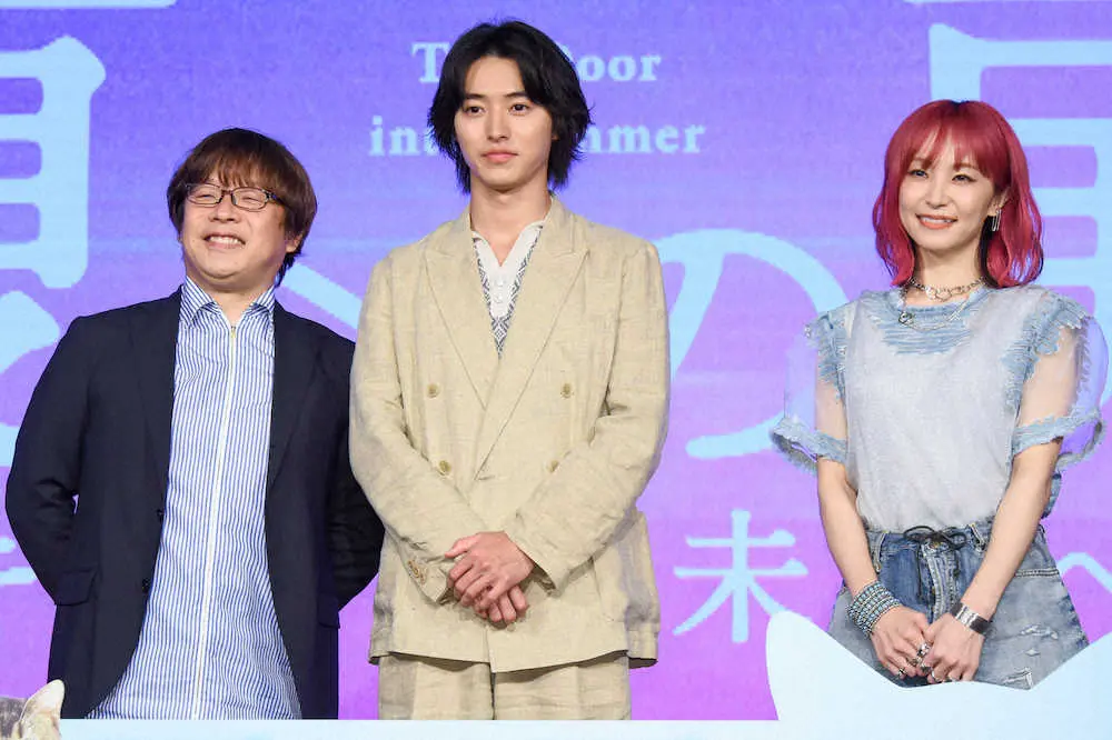 映画「夏への扉―キミのいる未来へ―」公開直前イベントに出席した（左から）三木孝浩監督、山崎賢人、LiSA