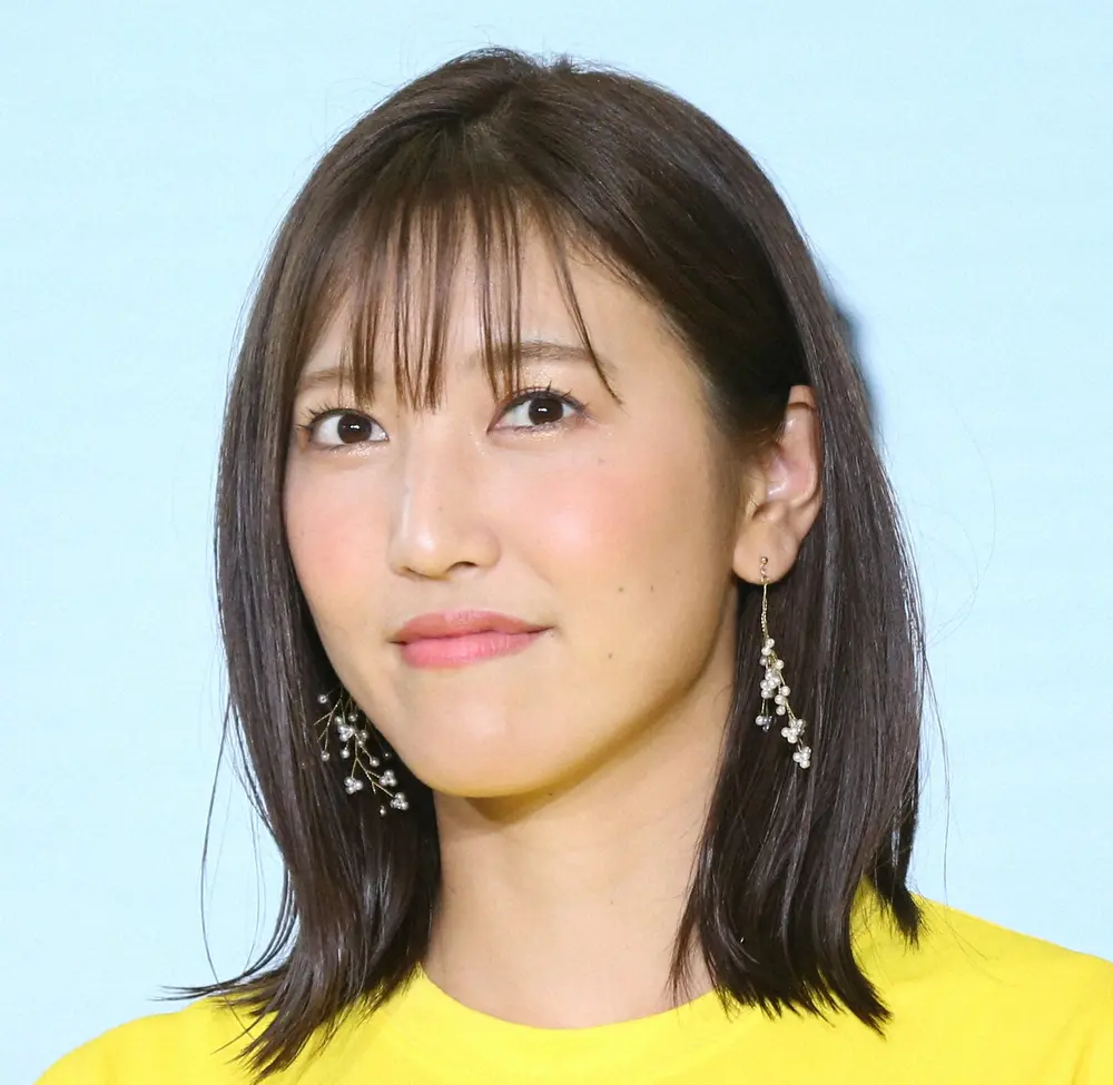フジ小澤陽子アナ　自宅で「ハンギンググリーン」を手に満面の笑み　「癒される」「植物愛が伝わる」の声