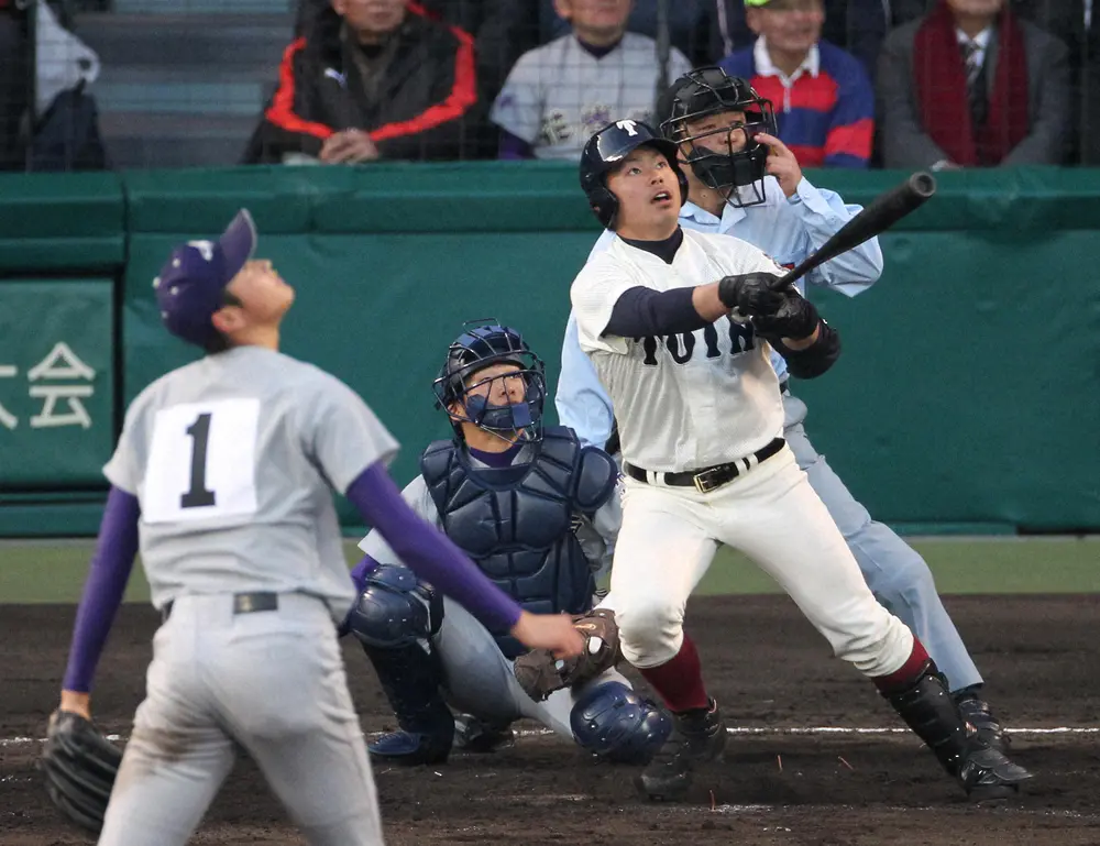 【画像・写真】花巻東・大谷から左越え2ランを打つ大阪桐蔭・田端