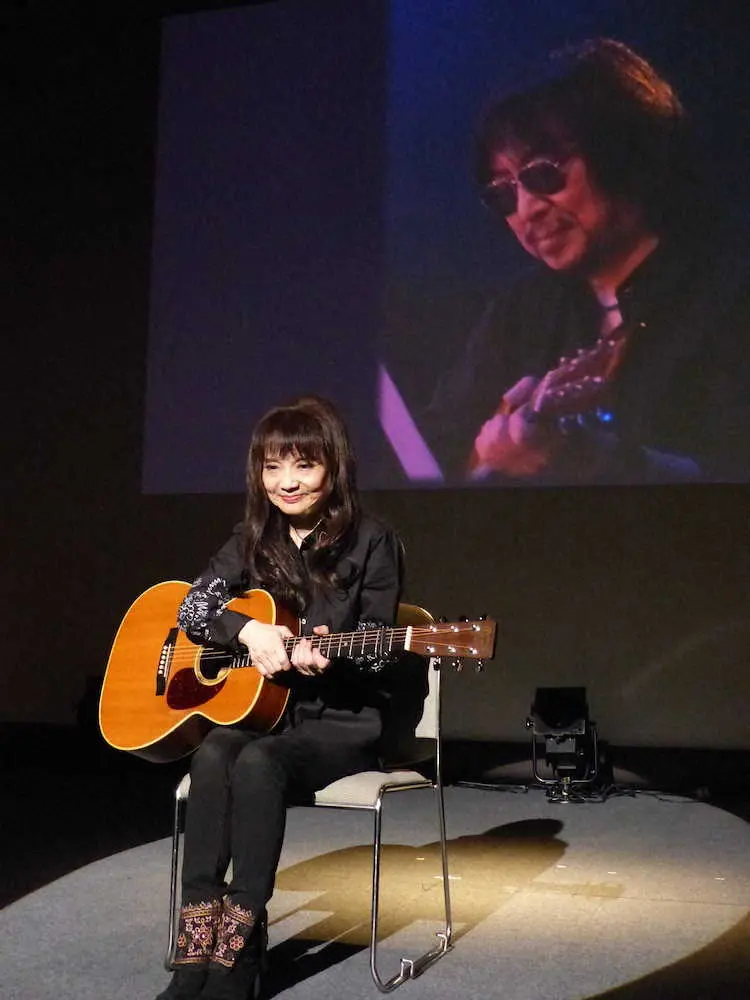山崎ハコ　初の囲み取材「うれしい」、昨年死去の夫・安田裕美さんしのびステージ