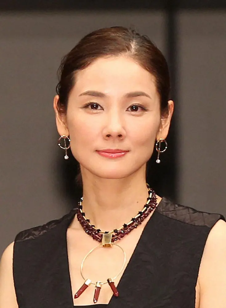 【画像・写真】吉田羊　粋な浴衣姿、扇子であおぐショットに「かっちょええ」「お美しい」「憧れます」