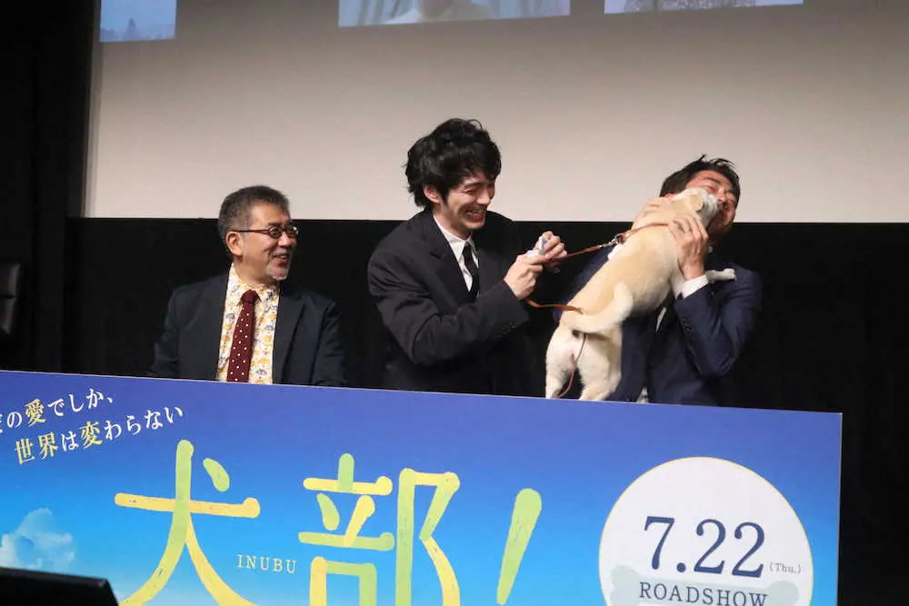 【画像・写真】小泉進次郎氏「ドッグフード美味しい？とか話している」　映画「犬部！」イベントで犬との接し方語る