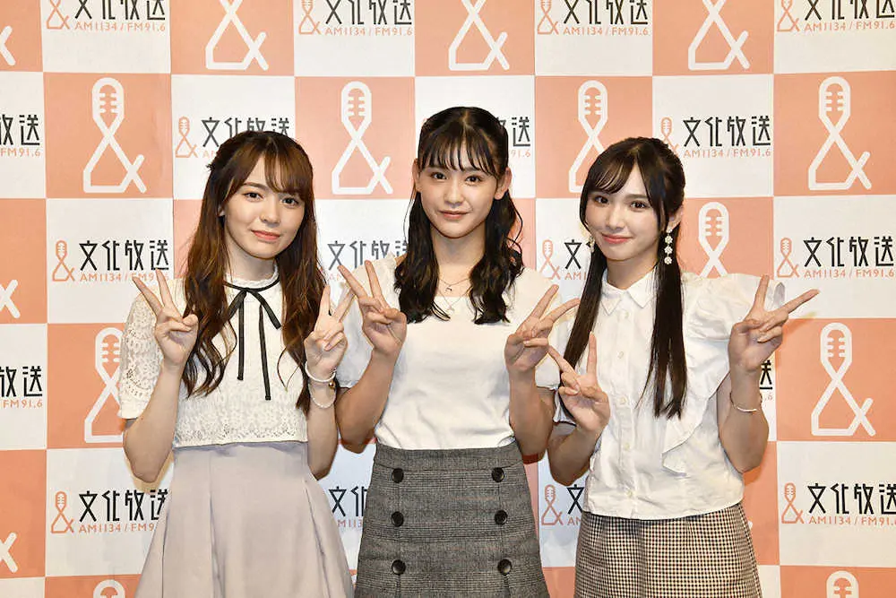 文化放送でオンライン会見した「ガールズガールズ」の（左から）増田來亜、石井蘭、山口綺羅