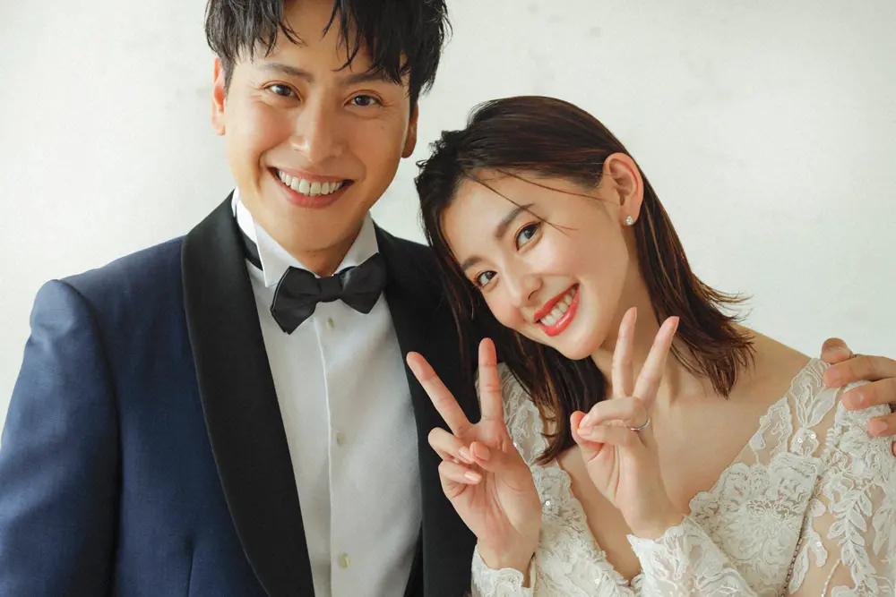 結婚を発表した「三代目J SOUL BROTHERS」山下健二郎（左）と女優の朝比奈彩
