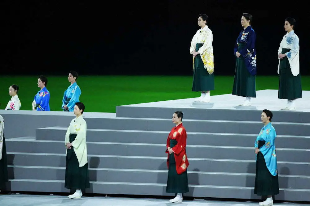 東京五輪閉会式　宝塚歌劇団トップスターらが国歌斉唱　ネット興奮「全世界の皆様、見ましたか！」