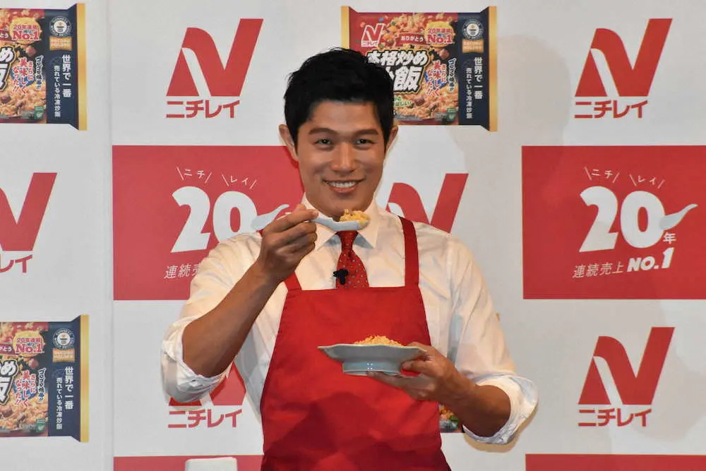 鈴木亮平　20年間トップのニチレイ炒飯を祝福「自分も進化し続けたい」