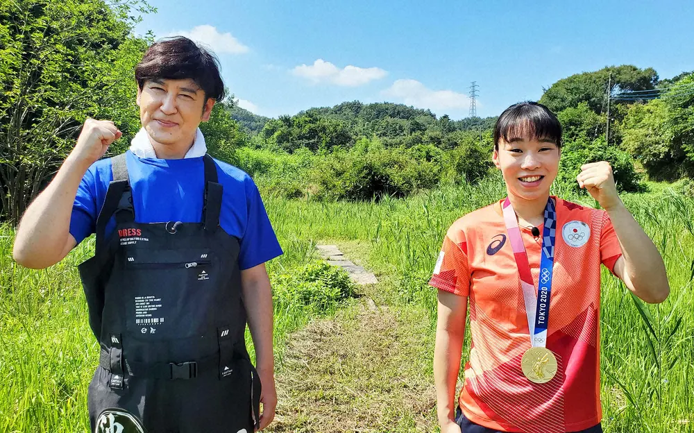 五輪金の入江聖奈「池の水」に緊急参戦　“カエルの楽園”で絶滅危惧種を探す