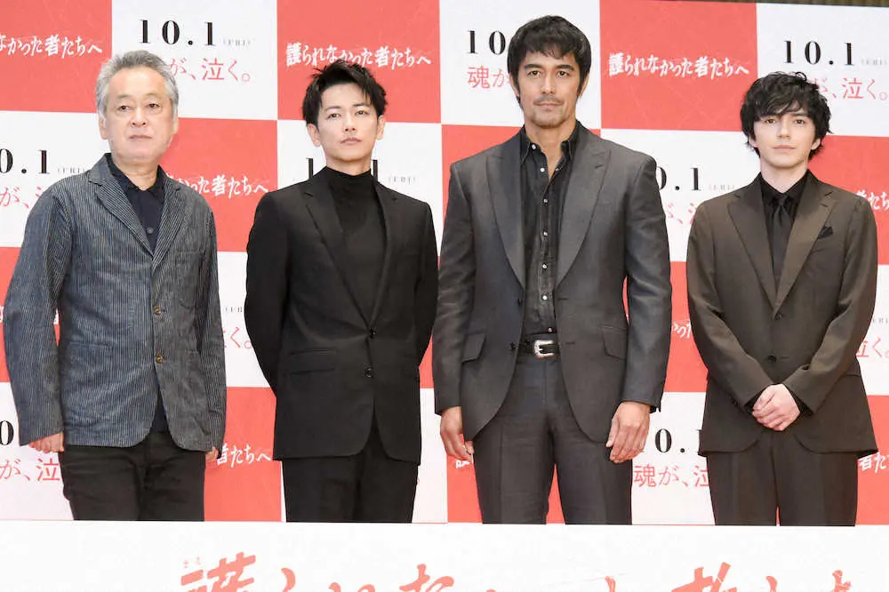 映画「護られなかった者たちへ」公開直前トークイベントに出席した（左から）瀬々敬久監督、佐藤健、阿部寛、林遣都