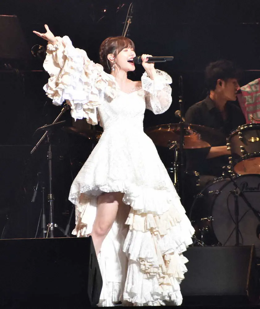 鈴木愛理　日本武道館で約2年ぶりの単独ライブで涙　「やっぱり私は歌うことが大好き」