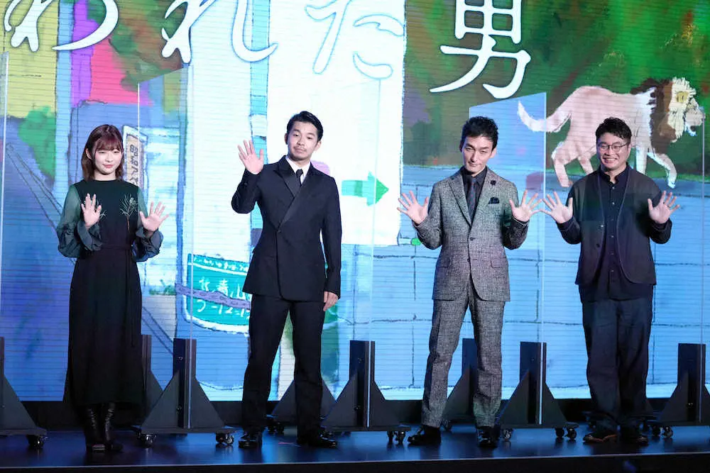 フォトセッションに納まる（左から）伊藤沙莉、仲野太賀、草なぎ剛、松尾諭（撮影・会津　智海）