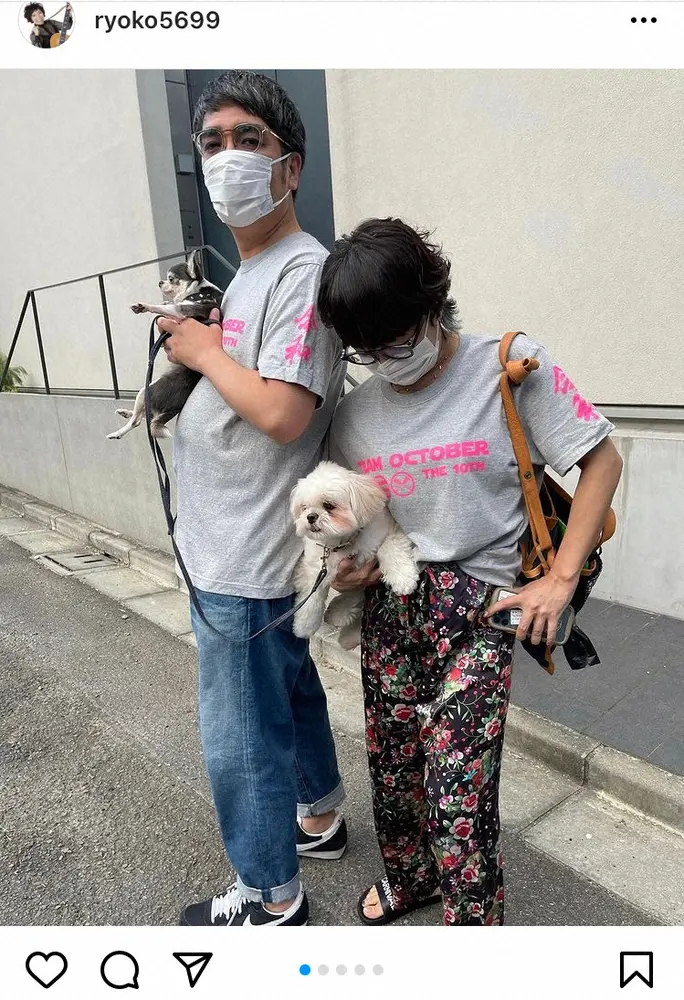 【画像・写真】おぎやはぎ・小木　妻とペアルックで買い出し　客に笑われるも「こっちはバカやってるからいいんだよ」