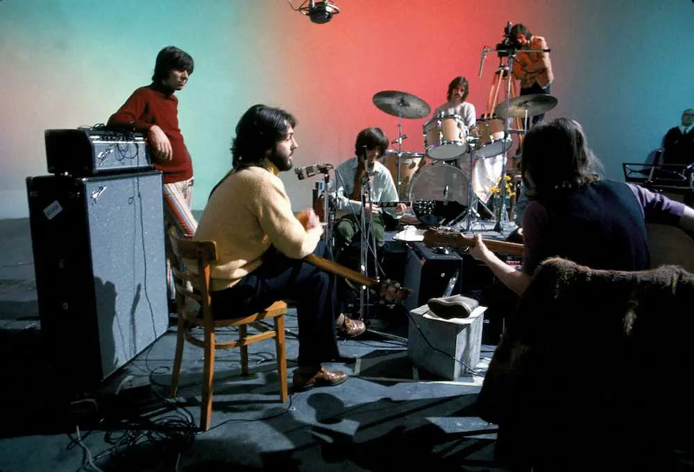 1969年1月、スタジオで演奏に臨んだザ・ビートルズ（Photo　by　Ethan　A.　Russell（C）Apple　Corps　Ltd.）
