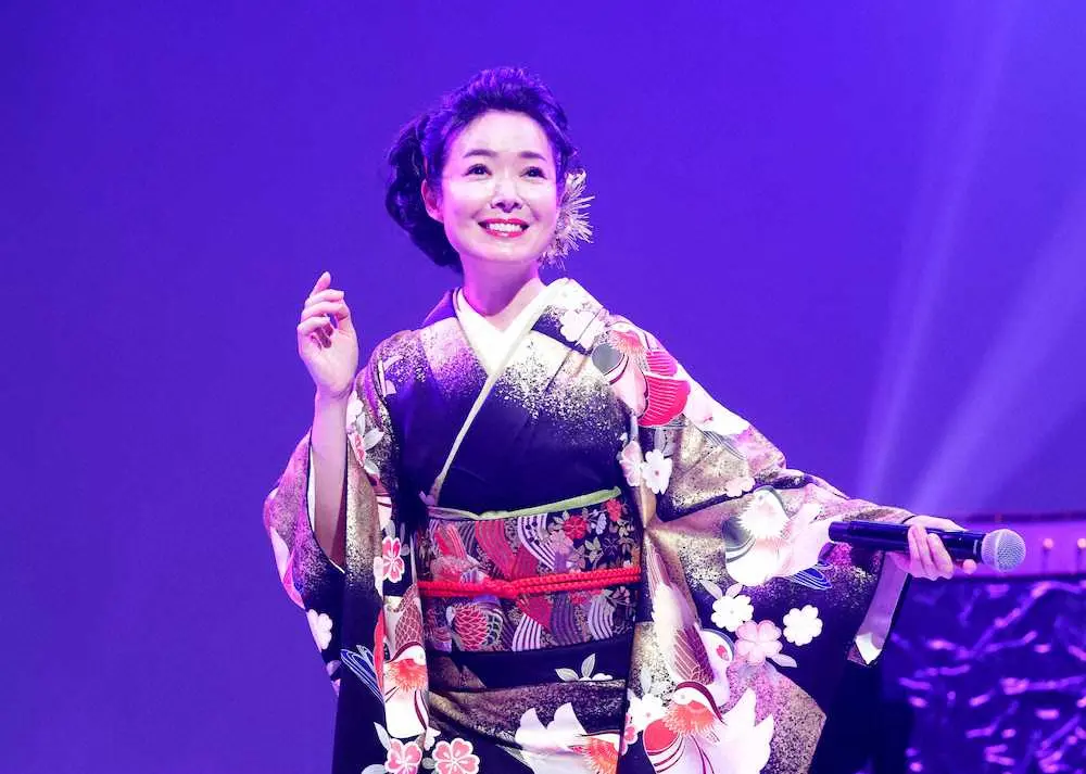 デビュー30周年記念コンサートを開催した演歌歌手・田川寿美
