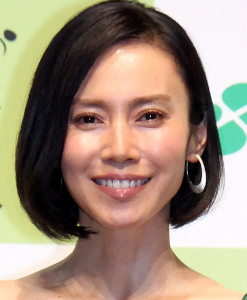 中谷美紀　「サイクリングの想い出」貴重なプライベートショットに「スポーティーな美紀さんも素敵」の声