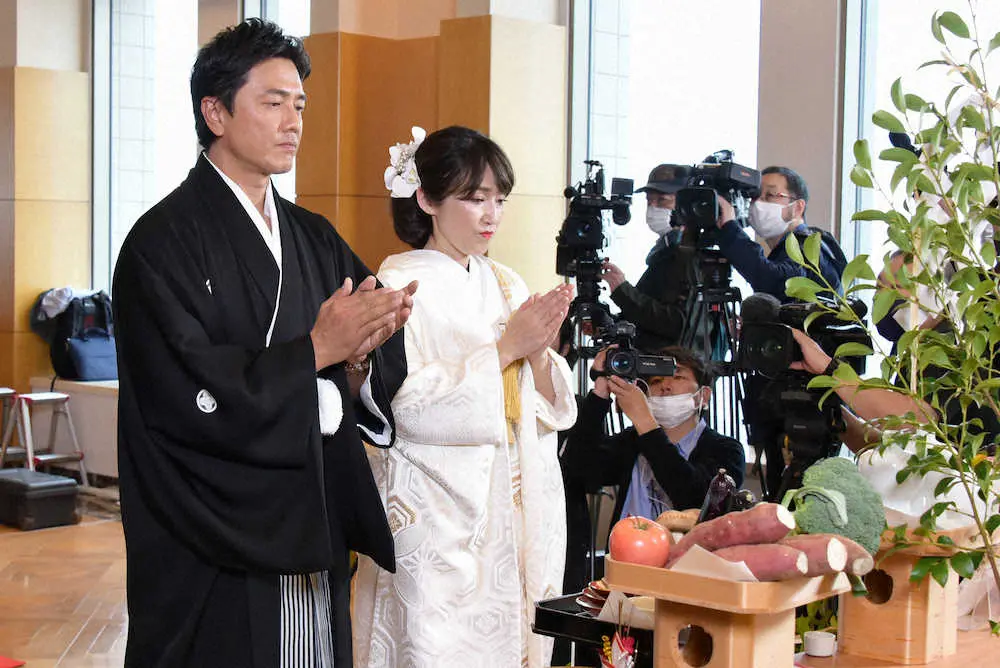 【画像・写真】原田龍二＆愛夫妻「感激」結婚20年で初の結婚式　不倫騒動で「死ぬまで執行猶予」