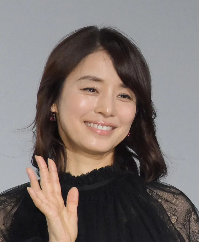 石田ゆり子　「日本人に生まれて幸せ」と感じる瞬間にニッコリ「幸せそうな微笑み」「オトナの贅沢」