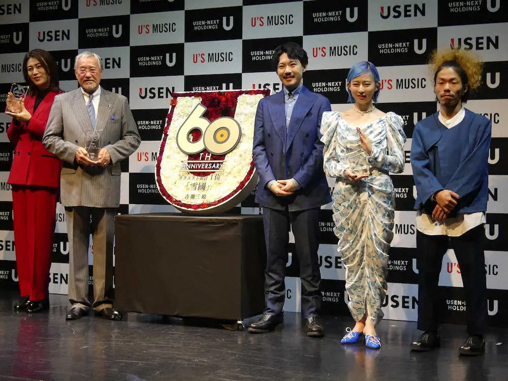 USEN　MUSIC　AWARDを受賞した（左から）氷川きよし、吉幾三、Awesome　City　Clubのatagi、PORIN、モリシー