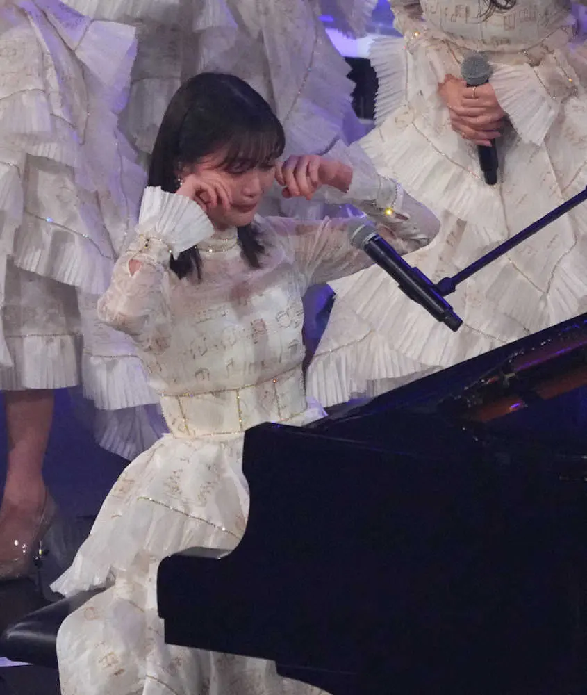 【紅白】生田絵梨花涙…ピアノ伴奏も歌唱も“パーフェクト締め”で乃木坂卒業