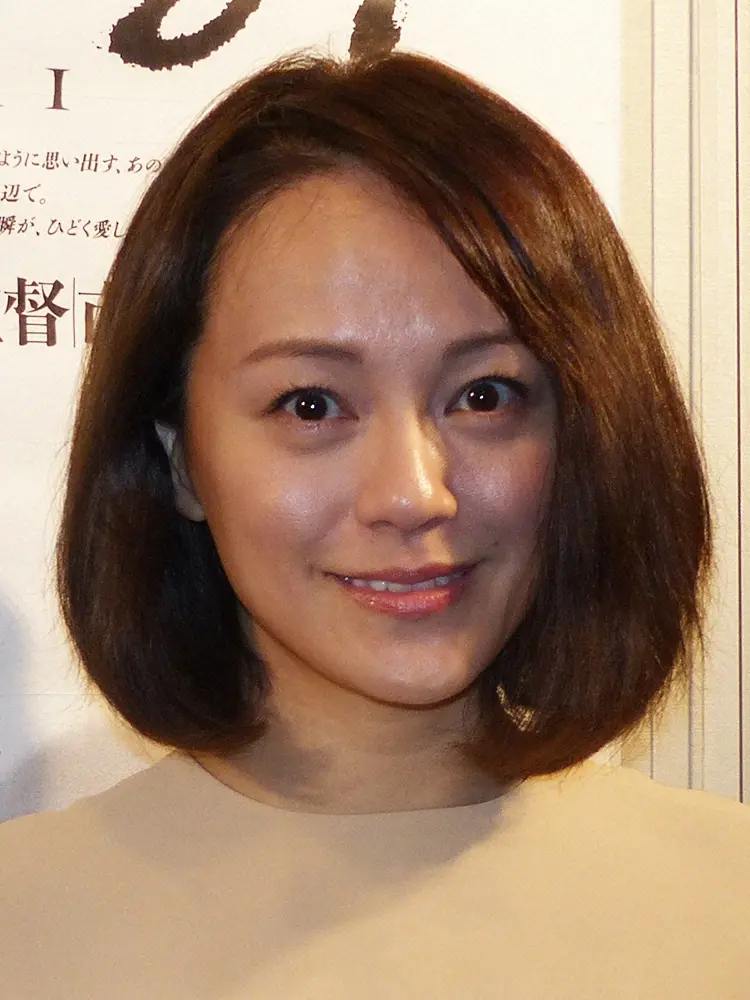 牧瀬里穂　雪の中、今年初の宝塚観劇　「師匠」と呼ぶアナウンサー、“奇跡の55歳”女優と3ショット公開