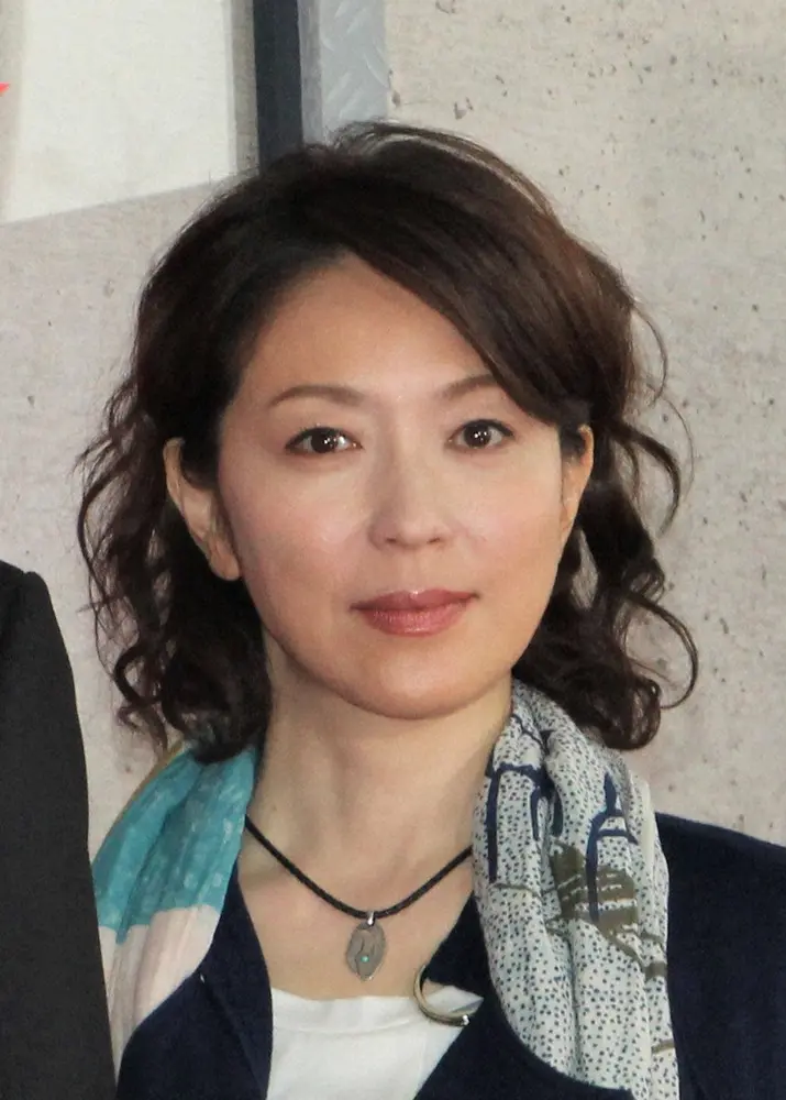 若村麻由美　55歳の誕生日祝いでオン眉パッツン前髪姿披露に「素敵過ぎ」「可愛い」の声