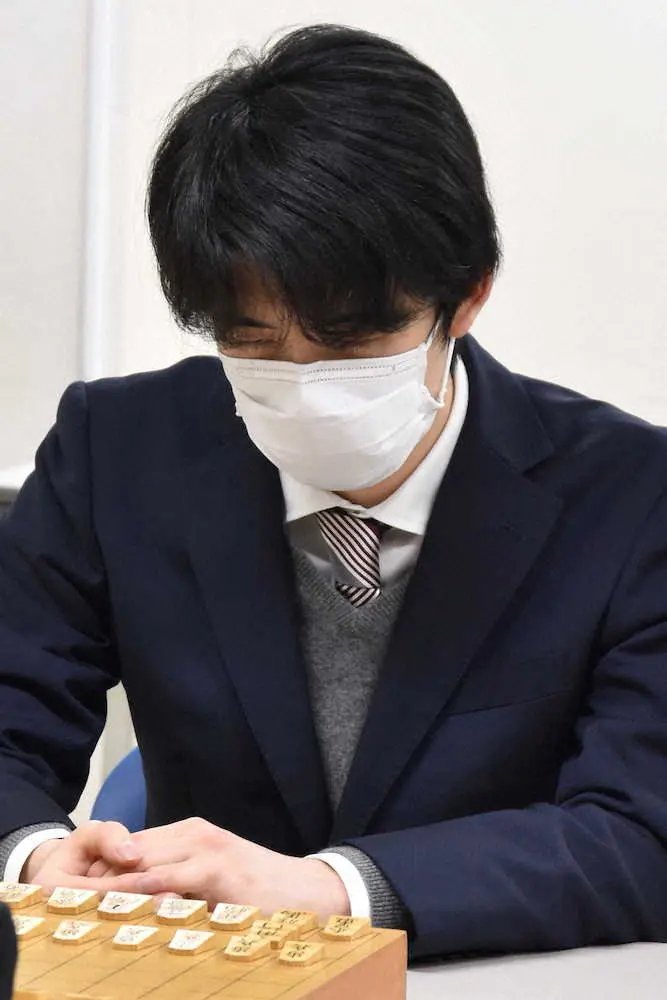 【画像・写真】藤井竜王　今年度50勝目で堅首もA級昇級持ち越し、第80期順位戦B級1組12回戦