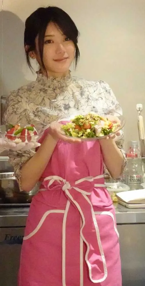 AKB48大西桃香　いちご使ったサラダ料理に挑戦　ファンの前では初「緊張した」