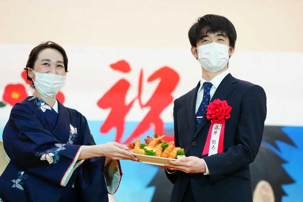 【画像・写真】藤井王将　第5局予定地の佐賀県上峰町で祝勝会　開幕4連勝決着に地元知事は「来年は第1局を」