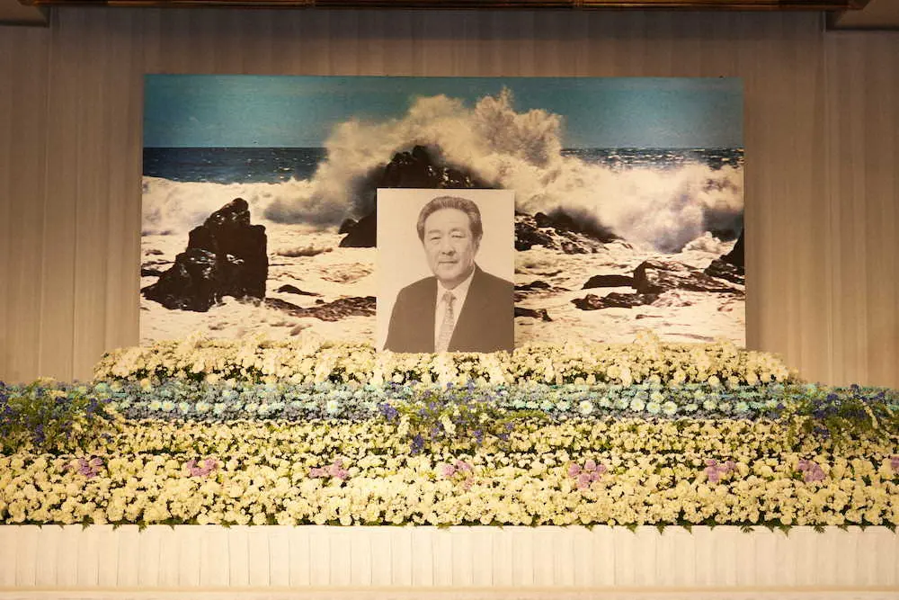 東映の元社長、高岩淡さんのお別れの会でしつらえられた祭壇