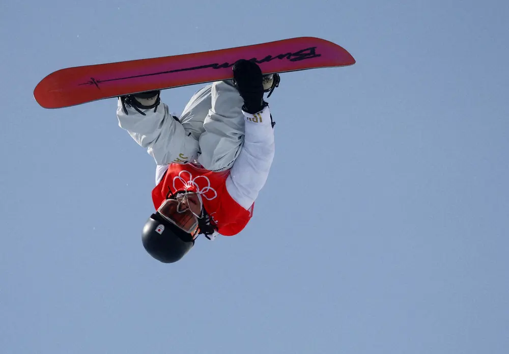 北京五輪スノーボード男子ハーフパイプ決勝で金メダルを獲得した平野歩夢（ロイター）