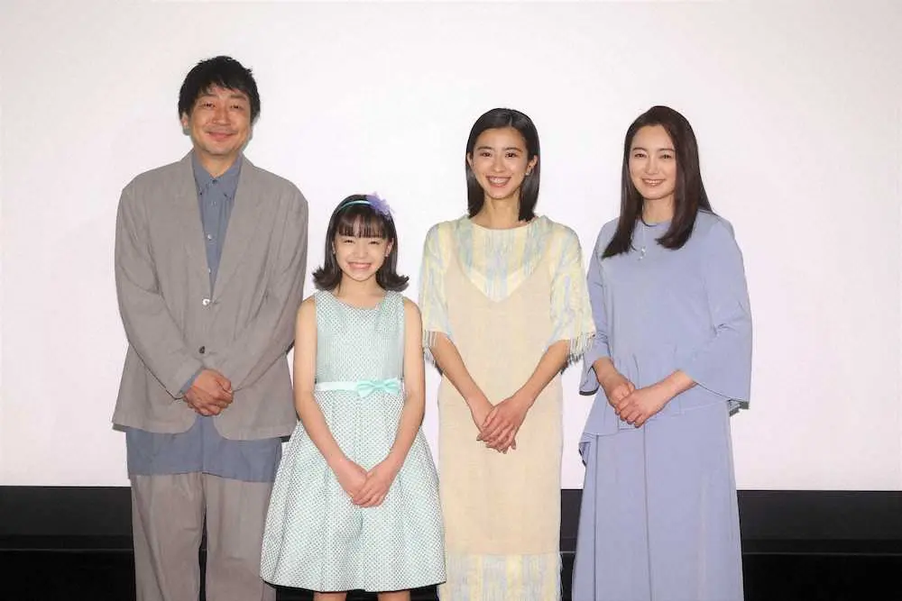 NHK連続テレビ小説「ちむどんどん」のオンライン会見に出席した（左から）大森南朋、稲垣来泉、黒島結菜、仲間由紀恵