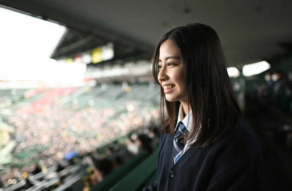 【画像・写真】甲子園で球児たちに声援を送ったセンバツ応援イメージキャラクターの伊丹彩華（撮影時のみマスクを外しました）