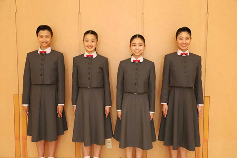 宝塚音楽学校110期生の成績上位者。（左から）今井柚希さん、伊藤亜優さん、永野春陽さん、澤野桜子さん（提供写真）