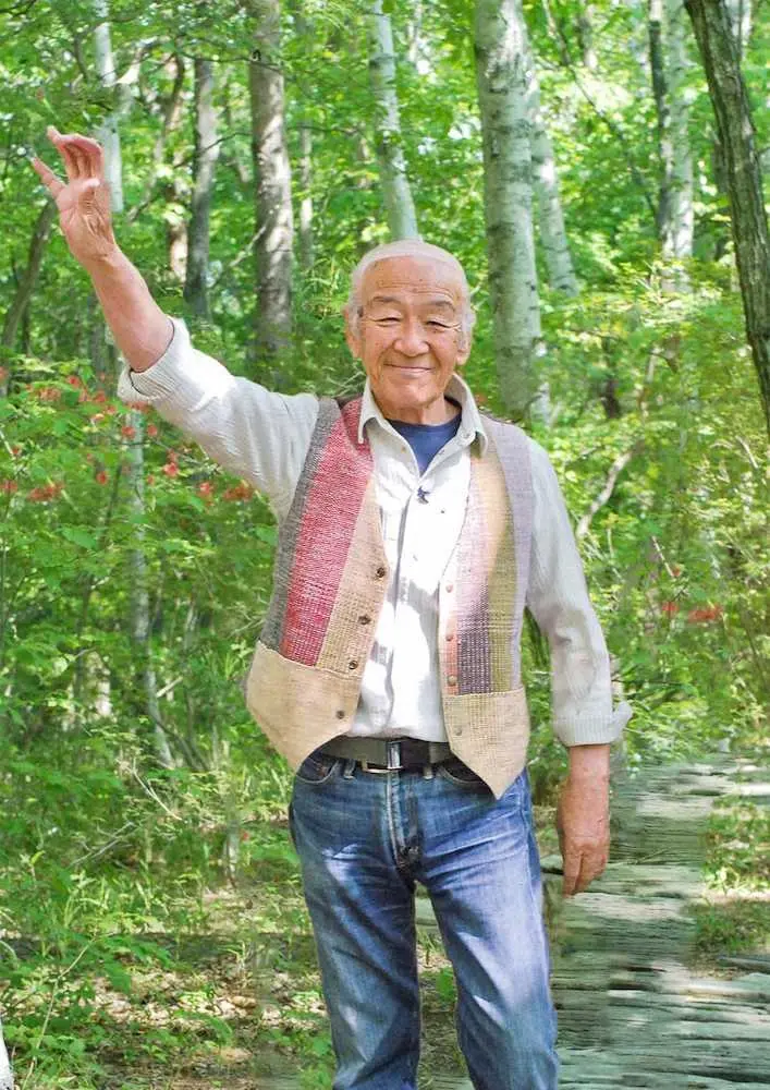 5年ほど前に八ヶ岳の森で笑顔を見せる柳生博さん（八ヶ岳倶楽部のフェイスブックから）