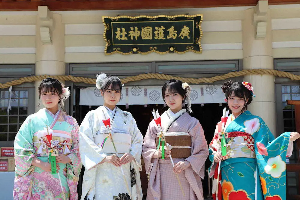 「成人奉告祭」に出席したSTU48の（左から）原田清花、吉田彩良、石田千穂、工藤理子　（C）STU