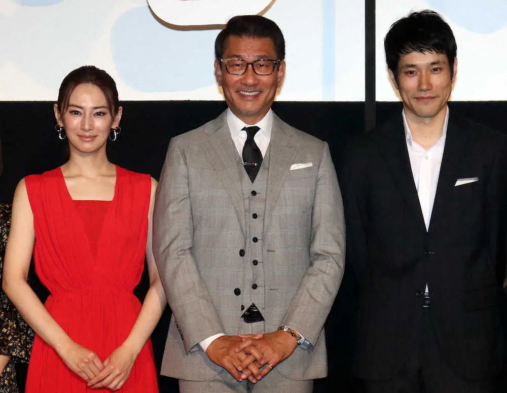 映画「大河への道」の先行上映会に参加した（左から）北川景子、中井貴一、松山ケンイチ