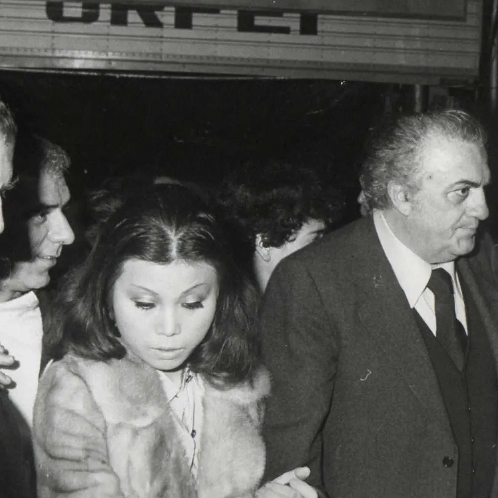 フェデリコ・フェリーニ監督（右）と吉崎道代さん（1990年頃）