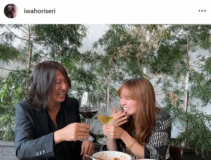 岩堀せり　GLAY・TAKUROと結婚18年「まだまだ仲良し」　「笑い過ぎ」ラブラブショット公開