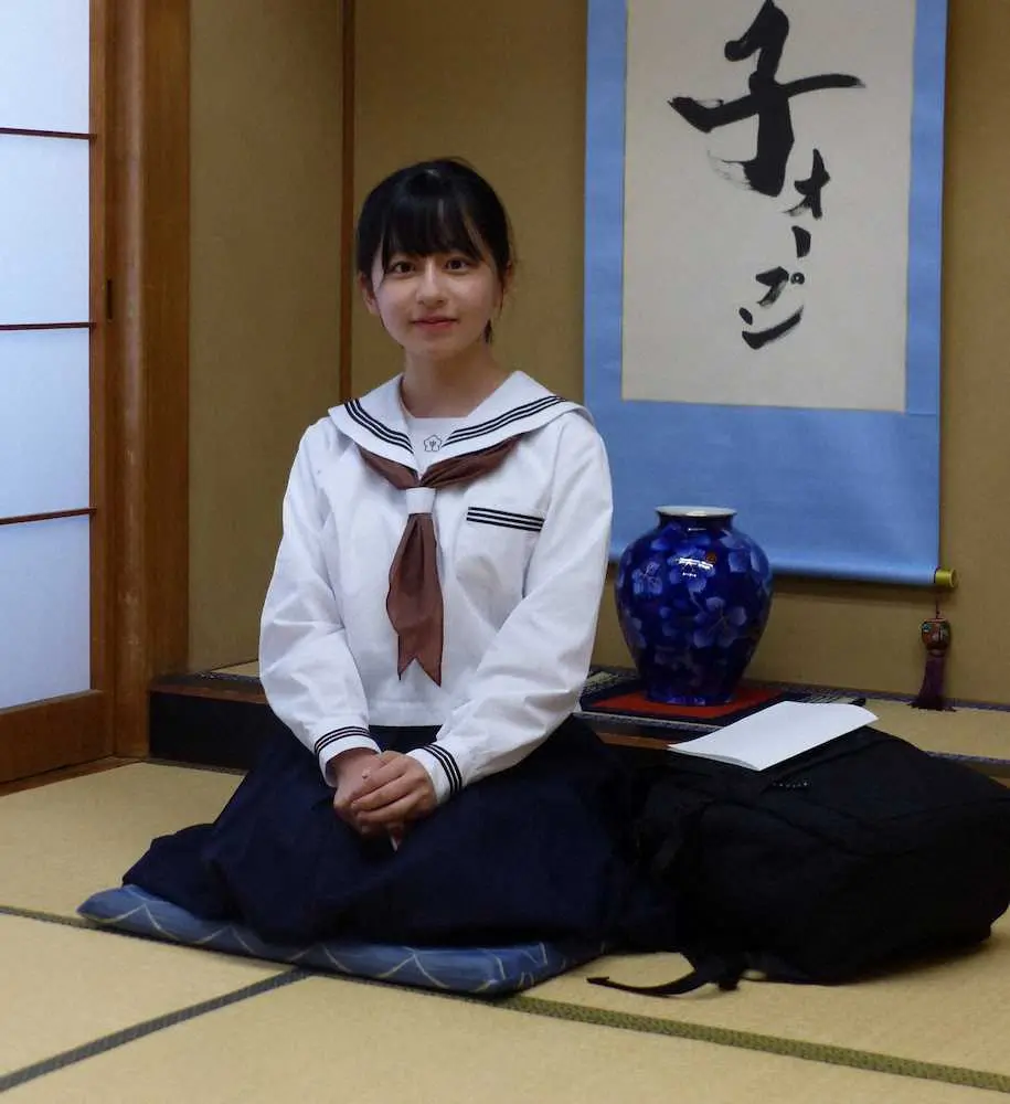 鎌田美礼女流2級　ド緊張デビュー　現役最年少13歳女流棋士「人に見られて恥ずかしくない将棋を」