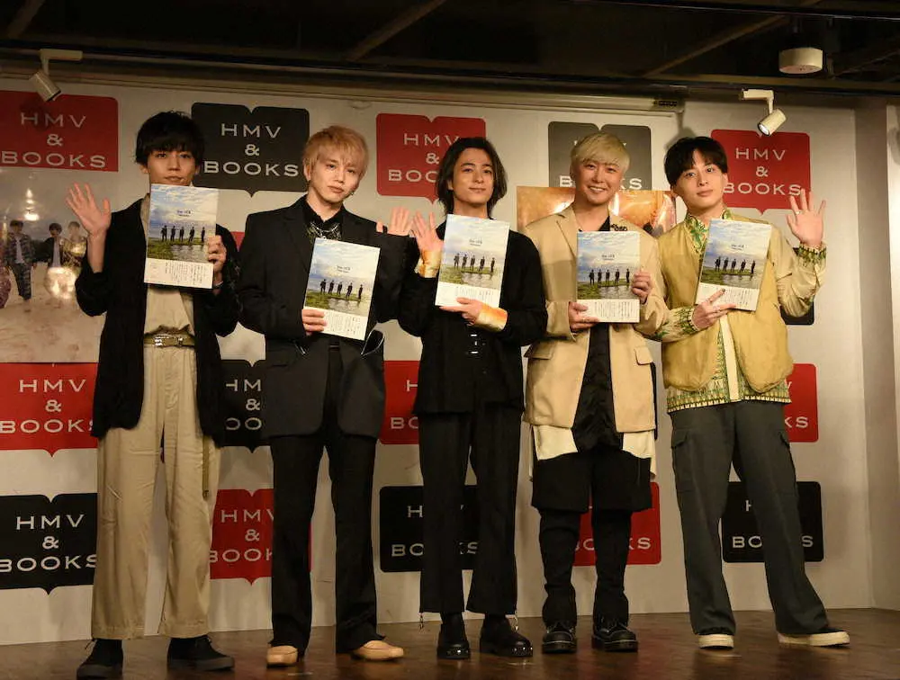 写真集「＋REVERSi」の刊行記念イベントに登場したDa－iCEの（左から）岩岡徹、花村想太、和田颯、大野雄大、工藤大輝