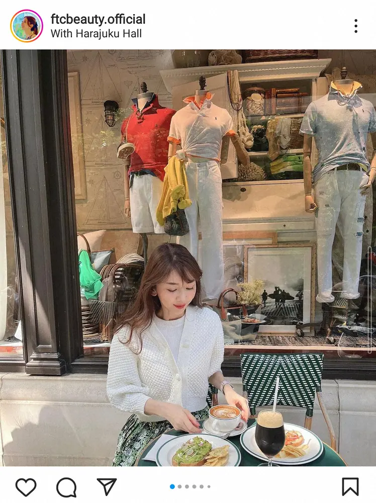 【画像・写真】君島十和子さん　白ニット＆緑スカートの爽やかコーデでオシャレにランチ「お美しい」「素敵」の声